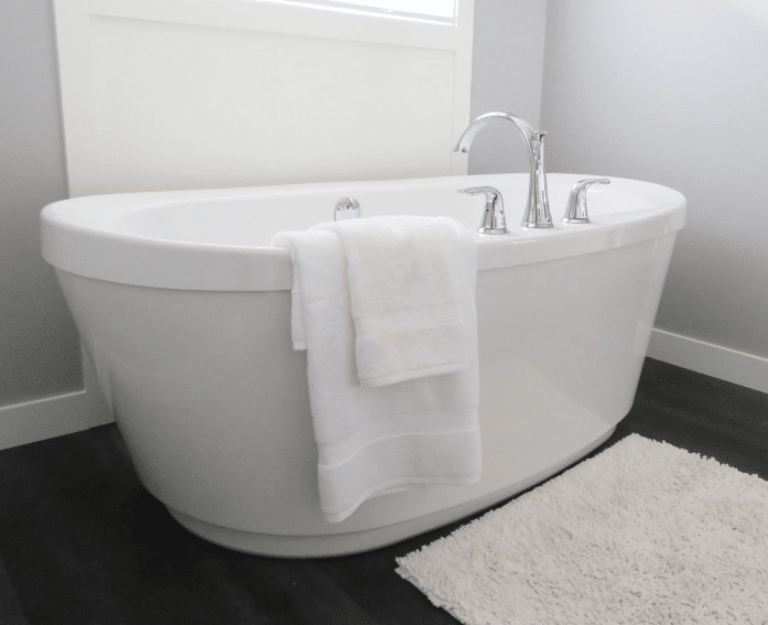 Bathtub Reglazing Vs. Replacing In San Diego